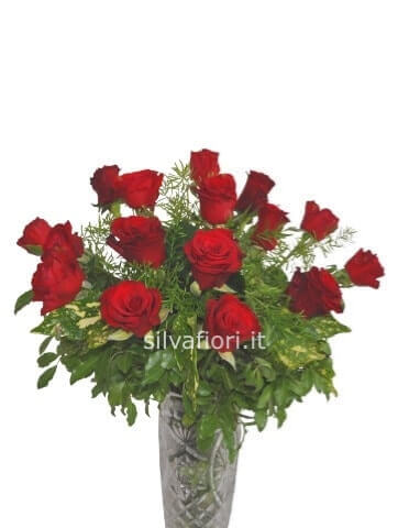 Bouquet di rose rosse confezionato. Bouquet di rose rosse confezionato.